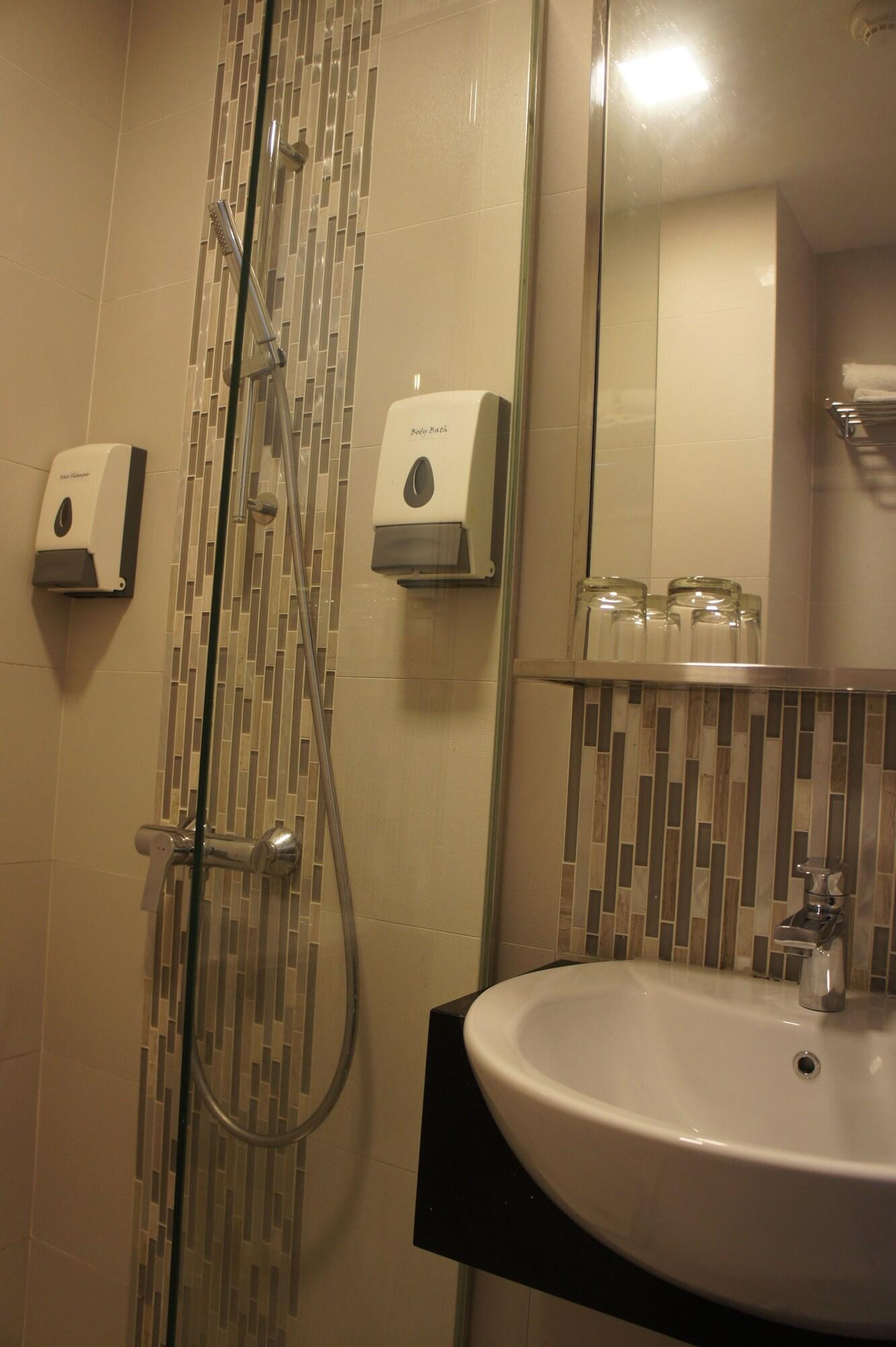 Khách sạn Amaris By Santika, Bugis - 2*