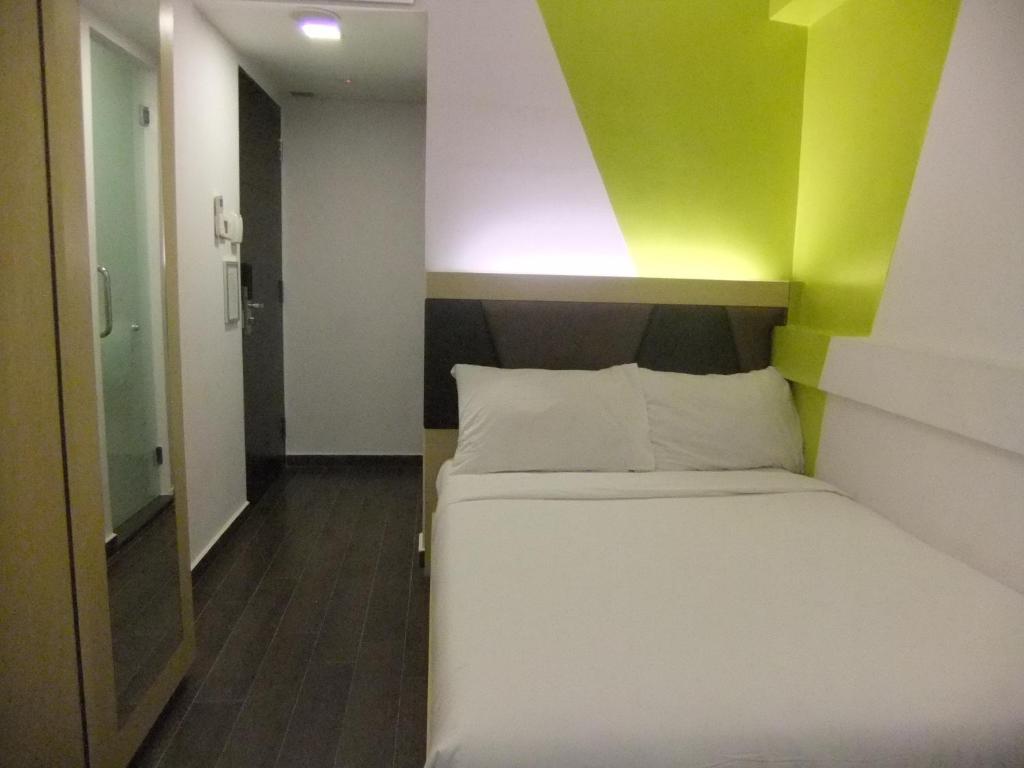 Amaris By Santika, Bugis - Singapur